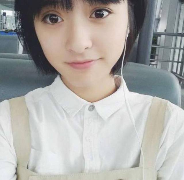 《小美好》为啥她是女主，看完这些照片就知道了，不火那是不可能