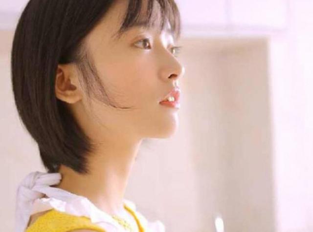 《小美好》为啥她是女主，看完这些照片就知道了，不火那是不可能