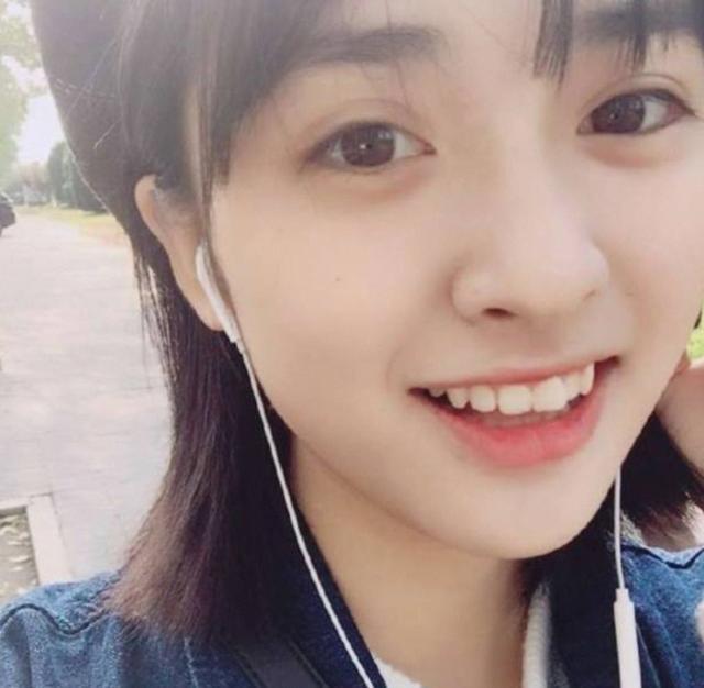 《小美好》为啥她是女主，看完这些照片就知道了，不火那是不可能