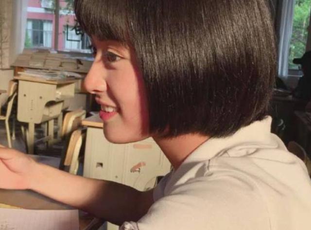 《小美好》为啥她是女主，看完这些照片就知道了，不火那是不可能