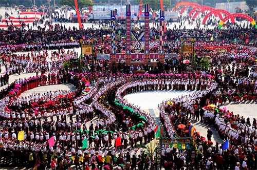 景颇族的传统节日：目瑙纵歌