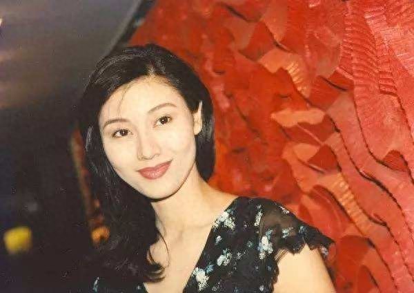李嘉欣：从拜金小三到人生赢家，香江第一美人的传奇人生