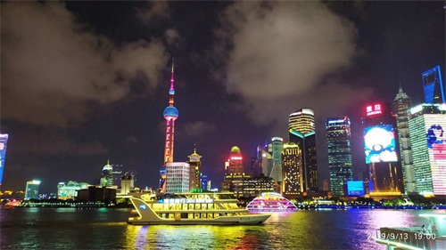 没有跨年活动的最冷跨年夜,上海外滩为何依然游客爆满?