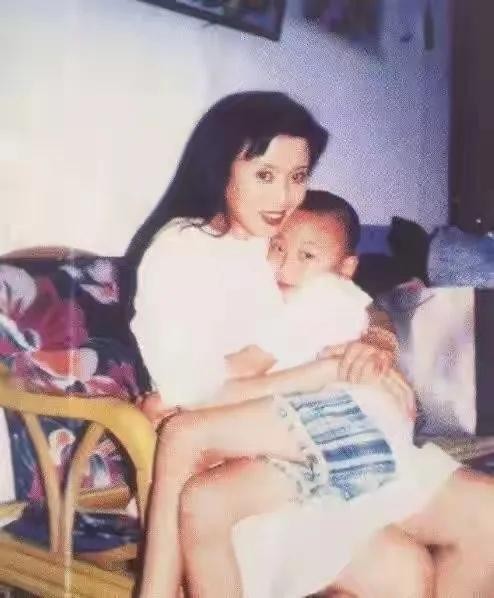 打了多次胎的女明星丁嘉丽(丁嘉丽和孙红雷的情爱纠缠)