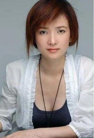 何晴个人资料简介（51岁患癌被二婚老公宠上天）(21)