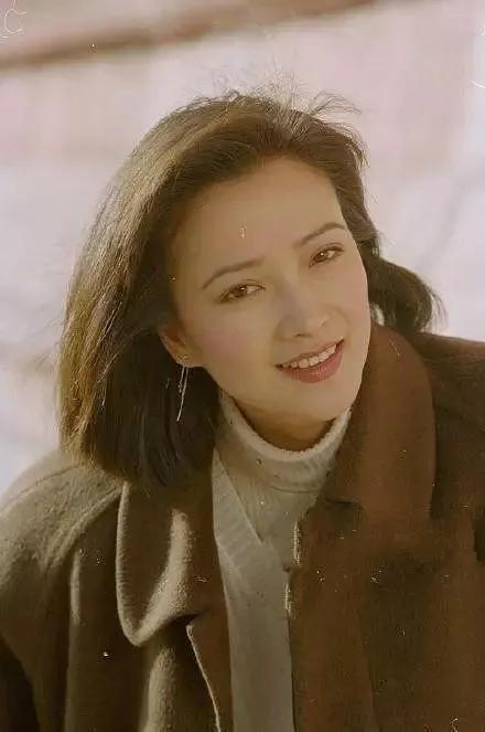 何晴个人资料简介（51岁患癌被二婚老公宠上天）(4)