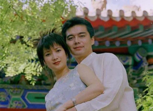 何晴个人资料简介（51岁患癌被二婚老公宠上天）(19)