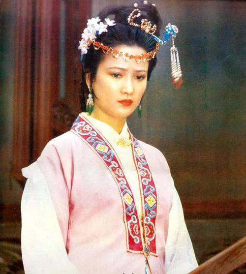 何晴个人资料简介（51岁患癌被二婚老公宠上天）(7)