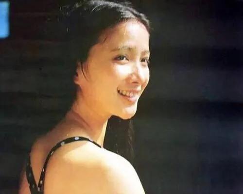 何晴个人资料简介（51岁患癌被二婚老公宠上天）(9)