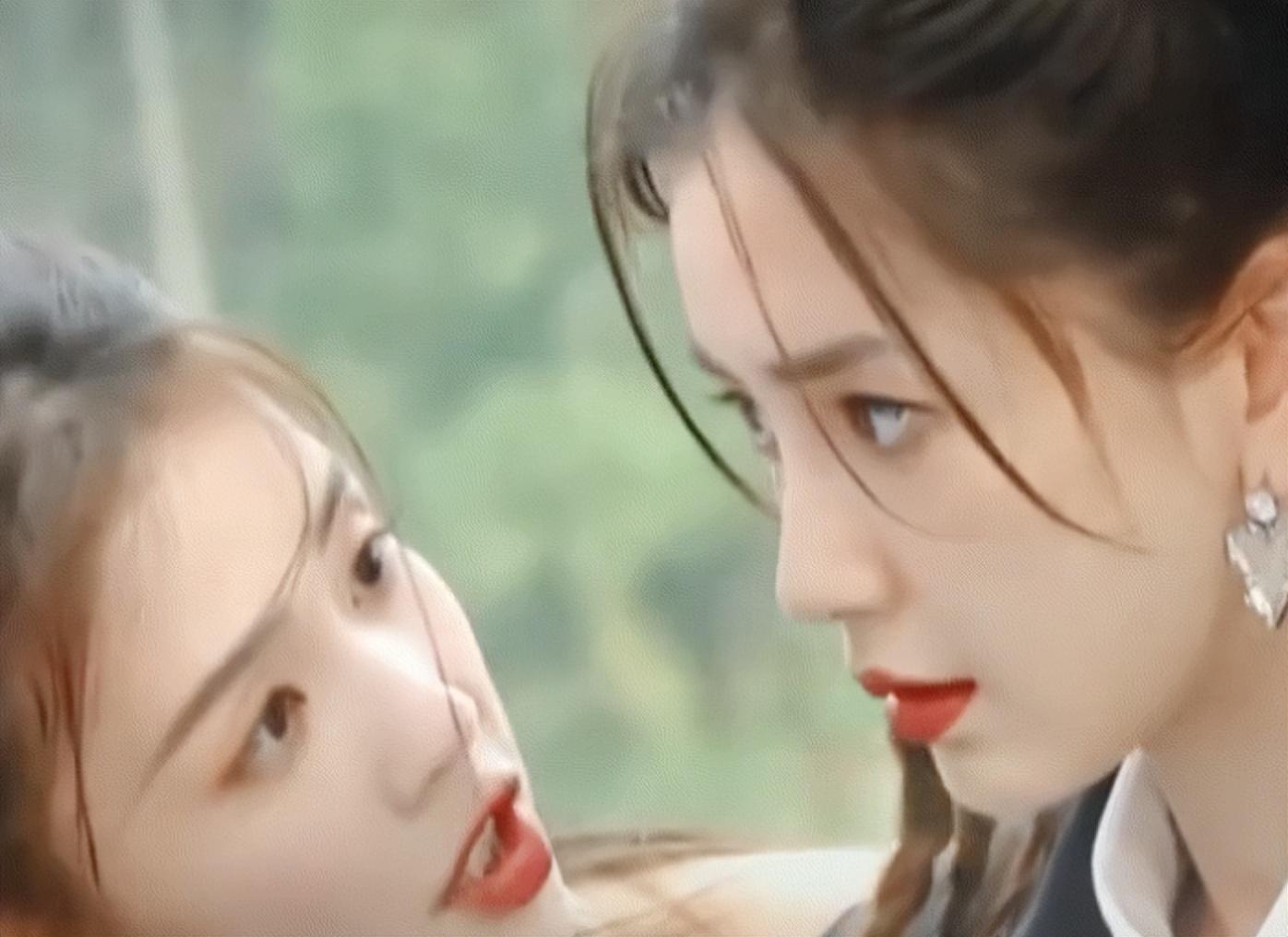 “狂笑霸屏”白鹿：唯一带闺蜜暴富的明星，为何成跑男救命稻草？