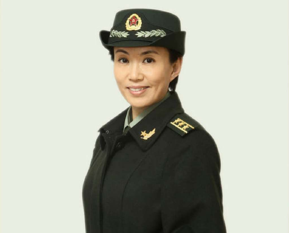 毕业就结婚的国家一级演员马丽，与丈夫恩爱30余年生子，幸福美满