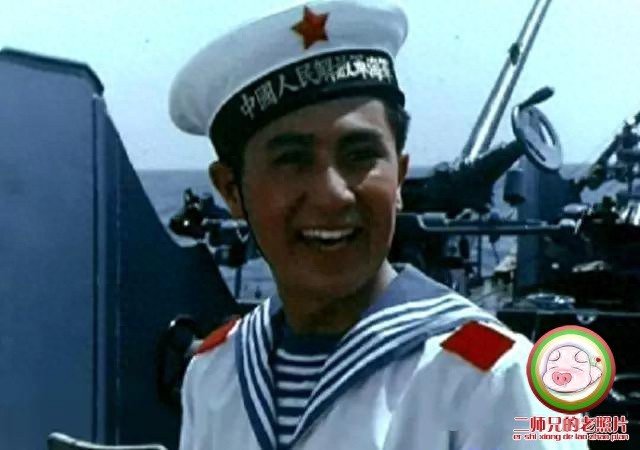 二师兄的老照片：70-80年代影视男星军装照，唐国强，陈佩斯皆在