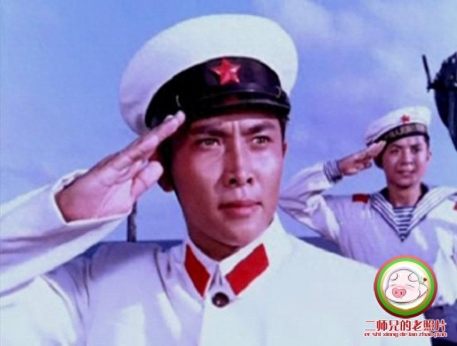 二师兄的老照片：70-80年代影视男星军装照，唐国强，陈佩斯皆在