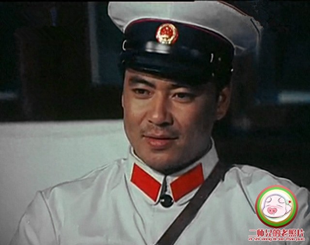 二师兄的老照片：70-80年代影视男星军装照，唐国强，陈佩斯皆在