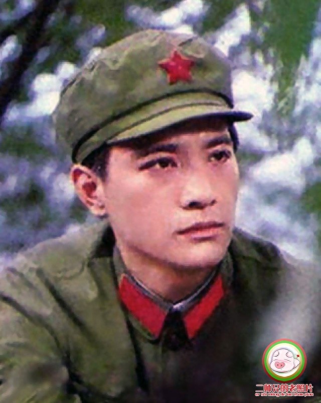 二师兄的老照片：70-80年代影视男星军装照，唐国强，陈佩斯皆在