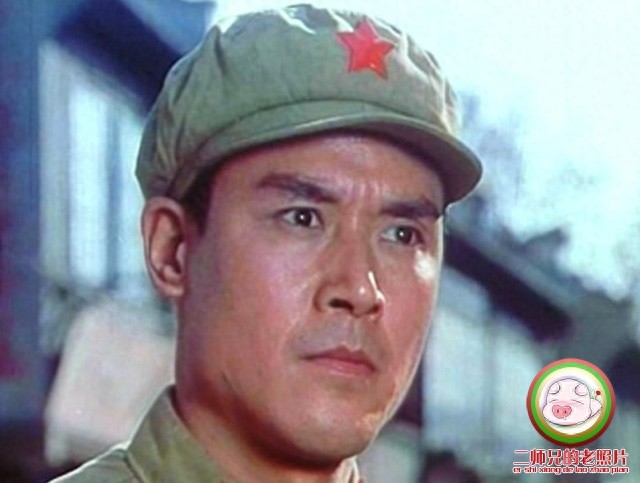 二师兄的老照片：70-80年代影视男星军装照，唐国强，陈佩斯皆在