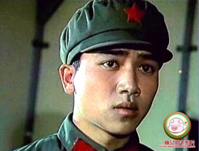 二师兄的老照片：70-80年代影视男星军装照，唐国强，陈佩斯皆在