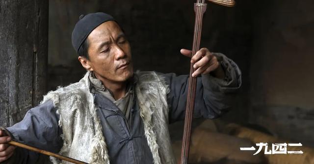 日本食人事件的真实故事(吃树皮卖孩子300万人丧生的一九四二)(29)