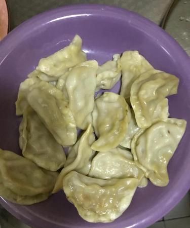 我想用微波炉热熟饺子可是没有保鲜膜,用薄塑料袋罩一下行吗