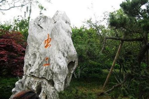 西湖的“虫二”与泰山的“虫二”有着什么区别?