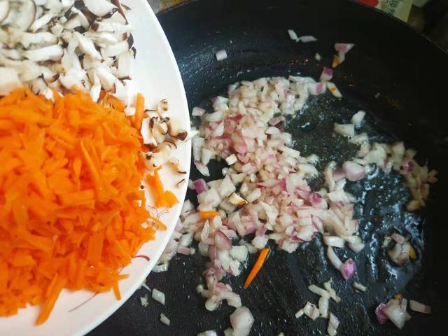 肉包子馅的做法最正宗的做法(包子馅这样做肉粒分明)(6)