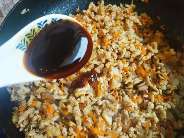 肉包子馅的做法最正宗的做法(包子馅这样做肉粒分明)(7)